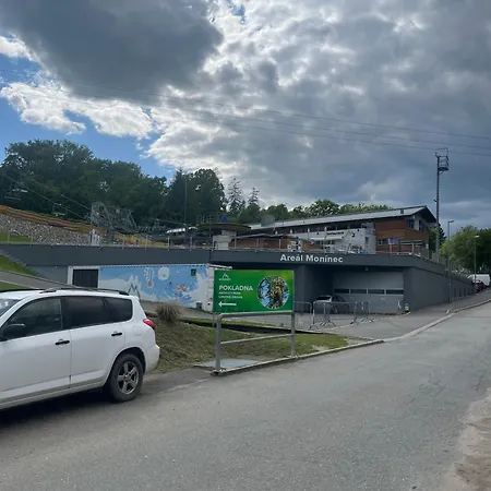 Moninec A4 Pro Az 6 Osob S Vyhledem Na Sjezdovku I Do Krajiny *