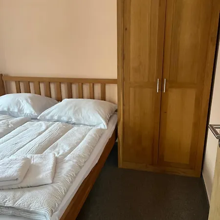 Moninec A4 Pro Az 6 Osob S Vyhledem Na Sjezdovku I Do Krajiny * Sedlec-Prcice